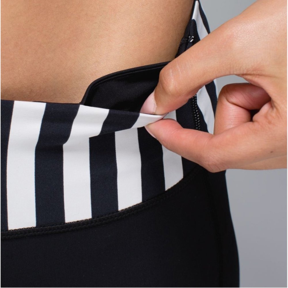 Lululemon Water Bound Crop Black/Apex Stripe Printed Black Dune 8 - Picture 5 of 16